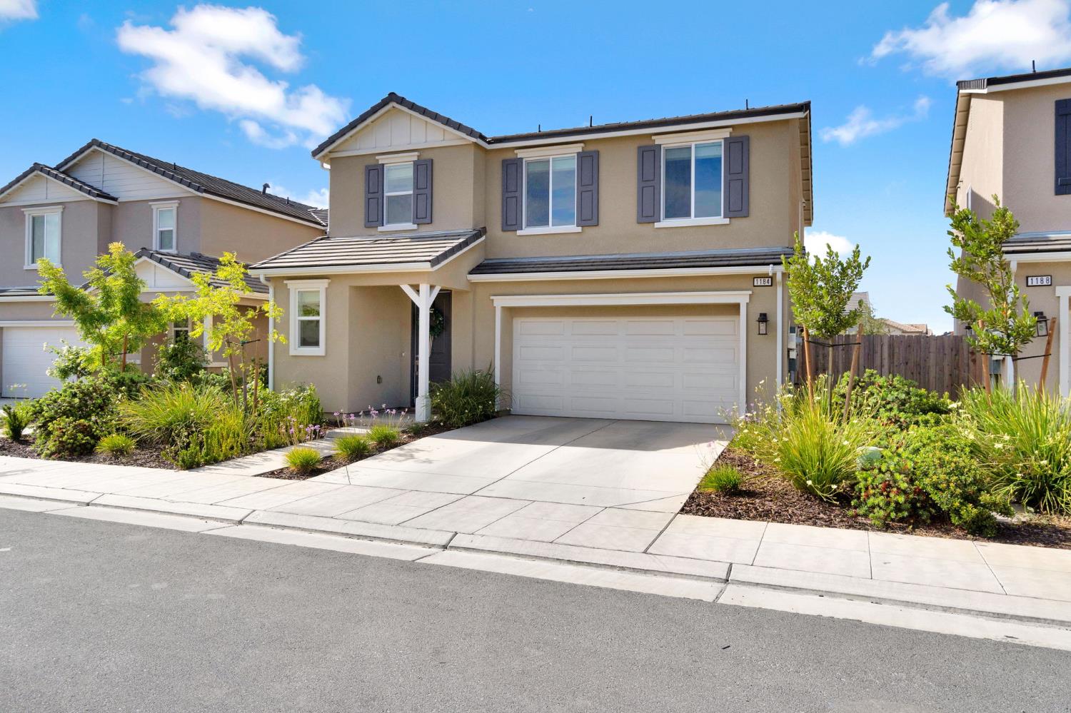 1184 Ponderosa Way W, Madera, CA 93636