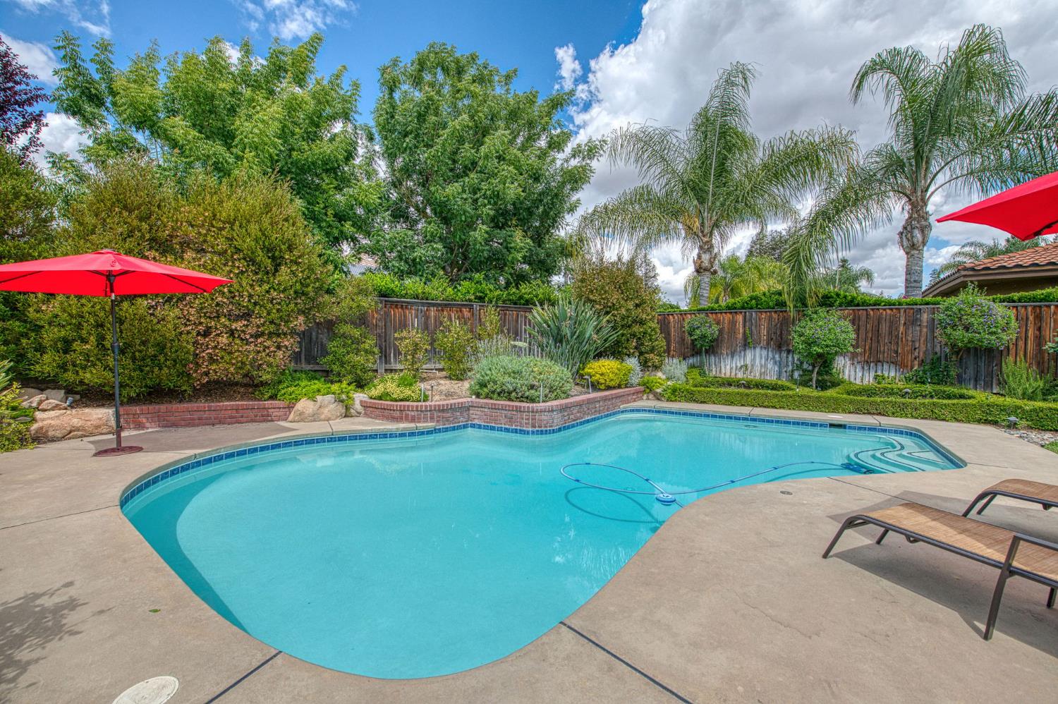 856 E Sutton Dr, Fresno, CA 93720