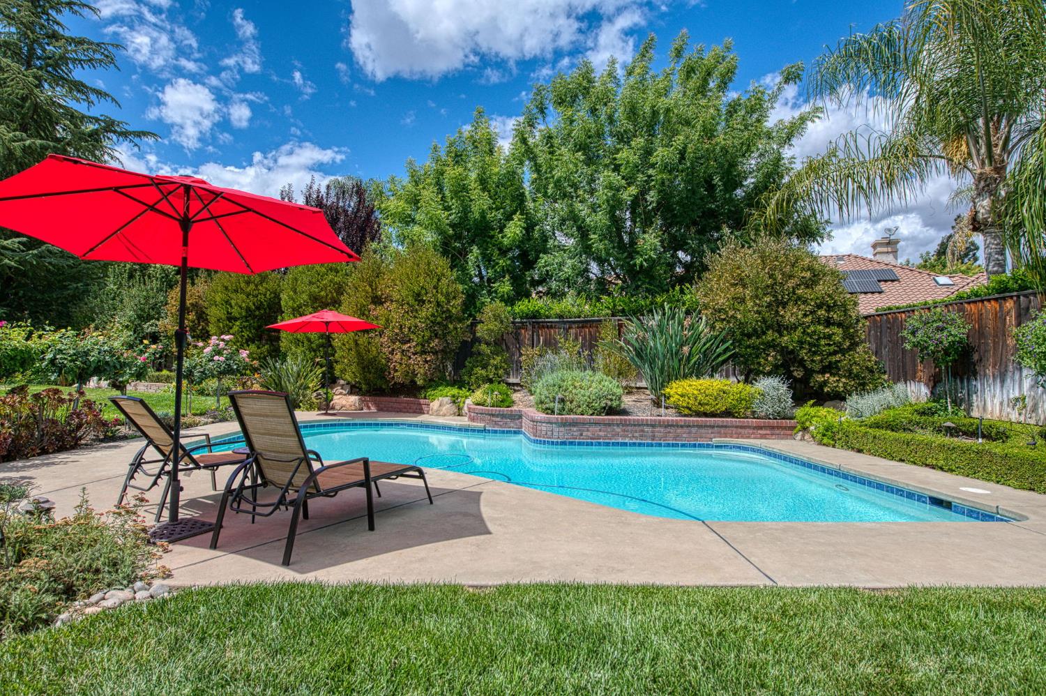 856 E Sutton Dr, Fresno, CA 93720