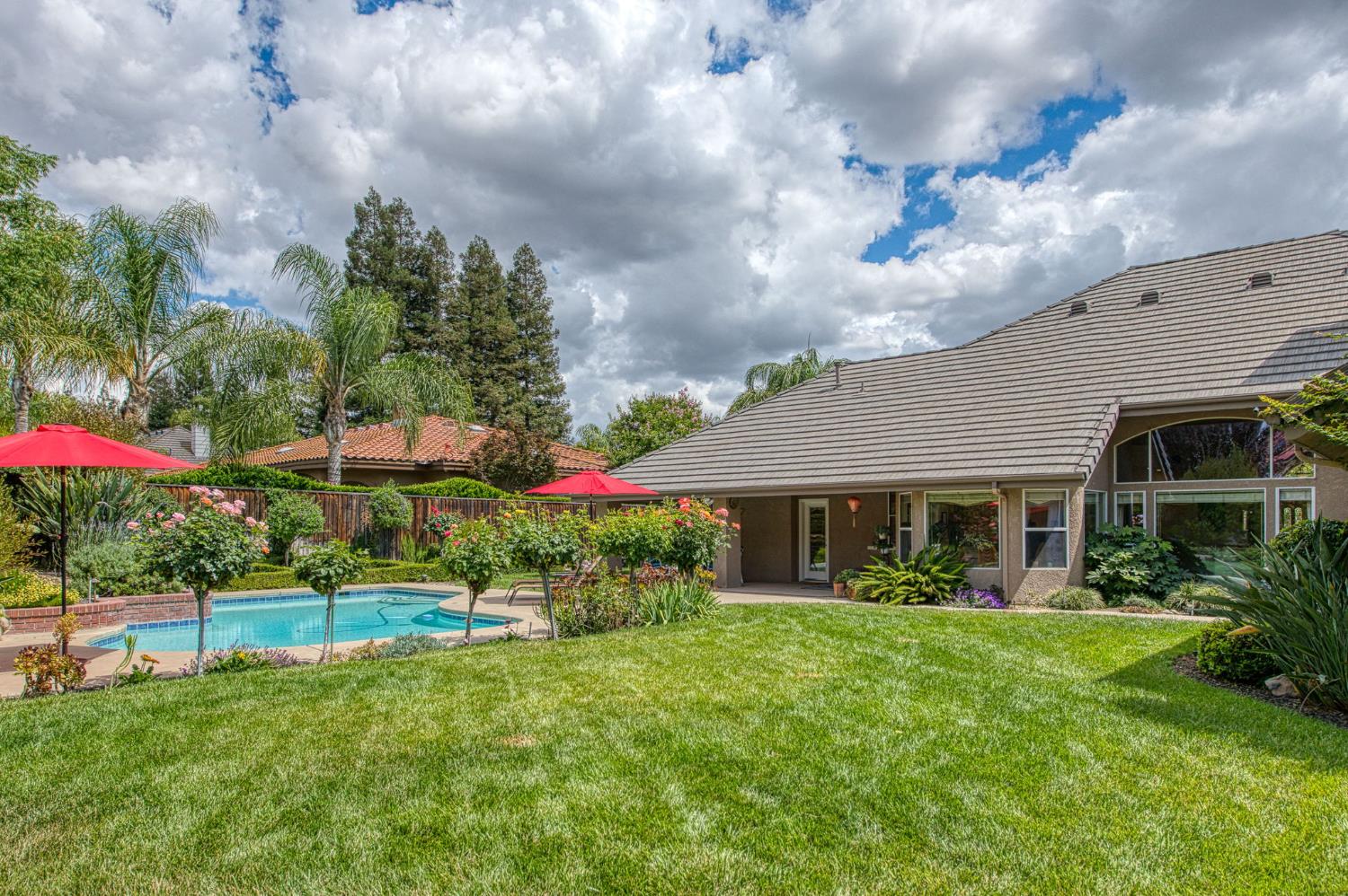 856 E Sutton Dr, Fresno, CA 93720