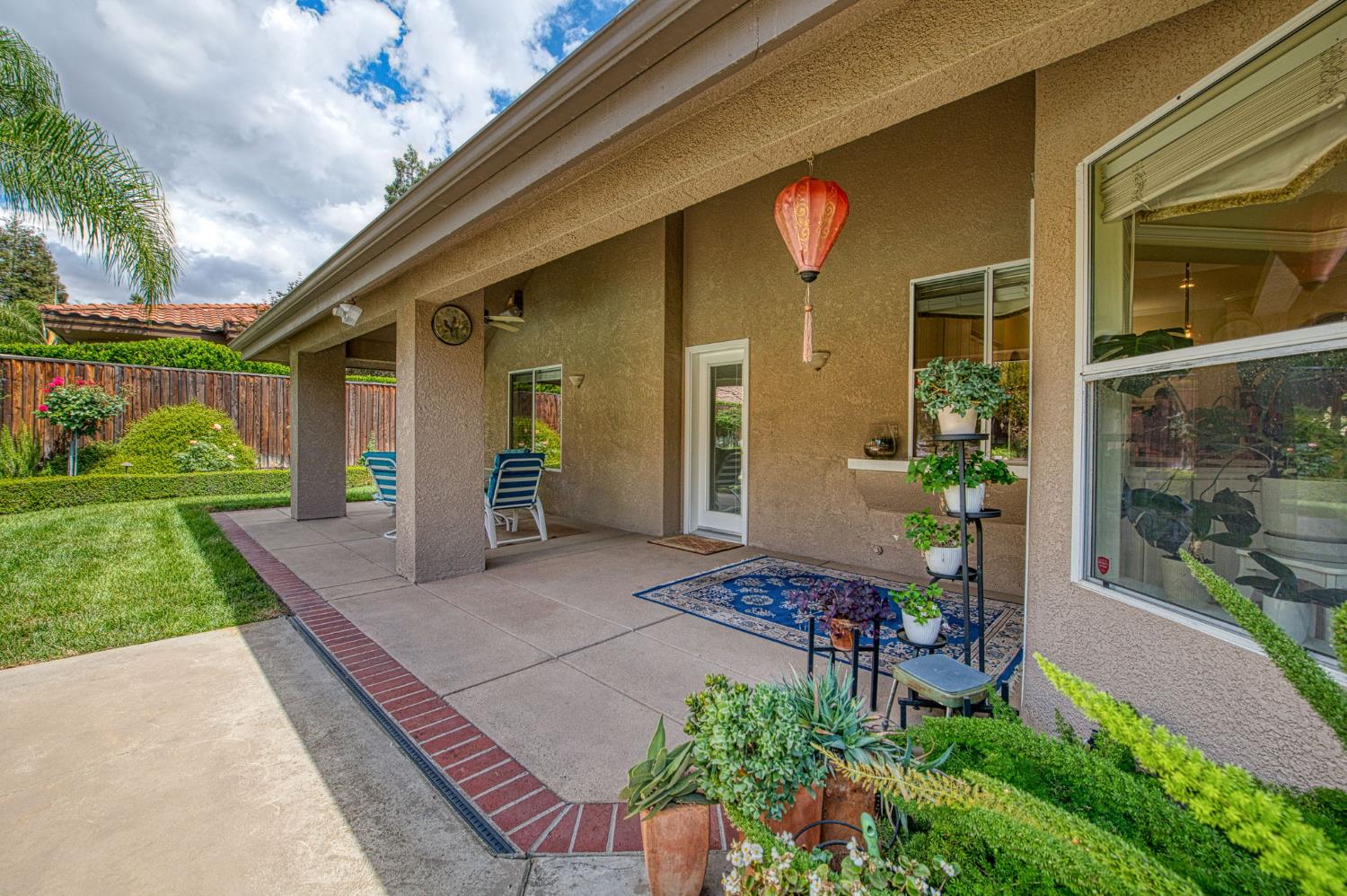 856 E Sutton Dr, Fresno, CA 93720