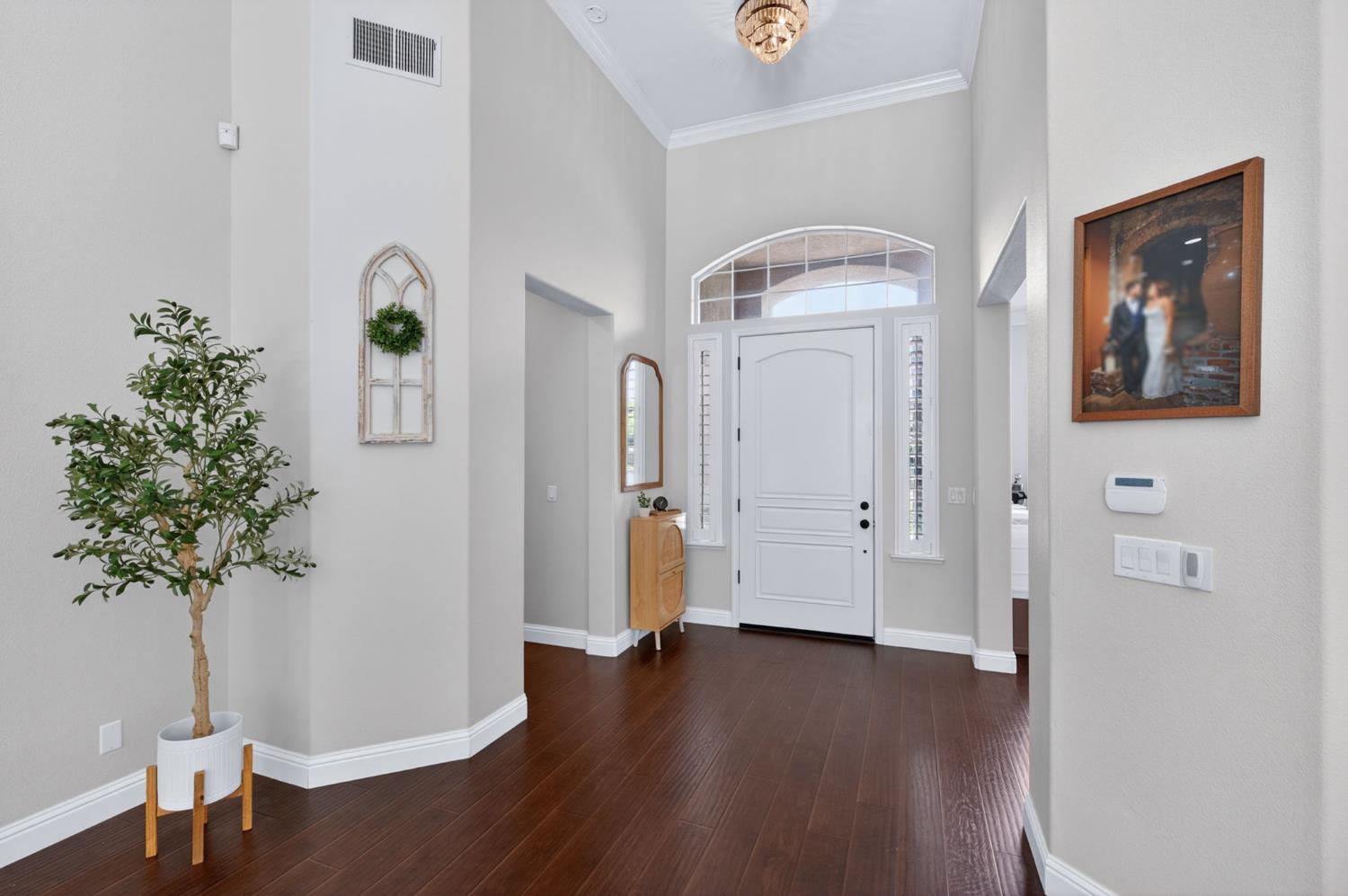 1026 N Cherry Ln, Clovis, CA 93611