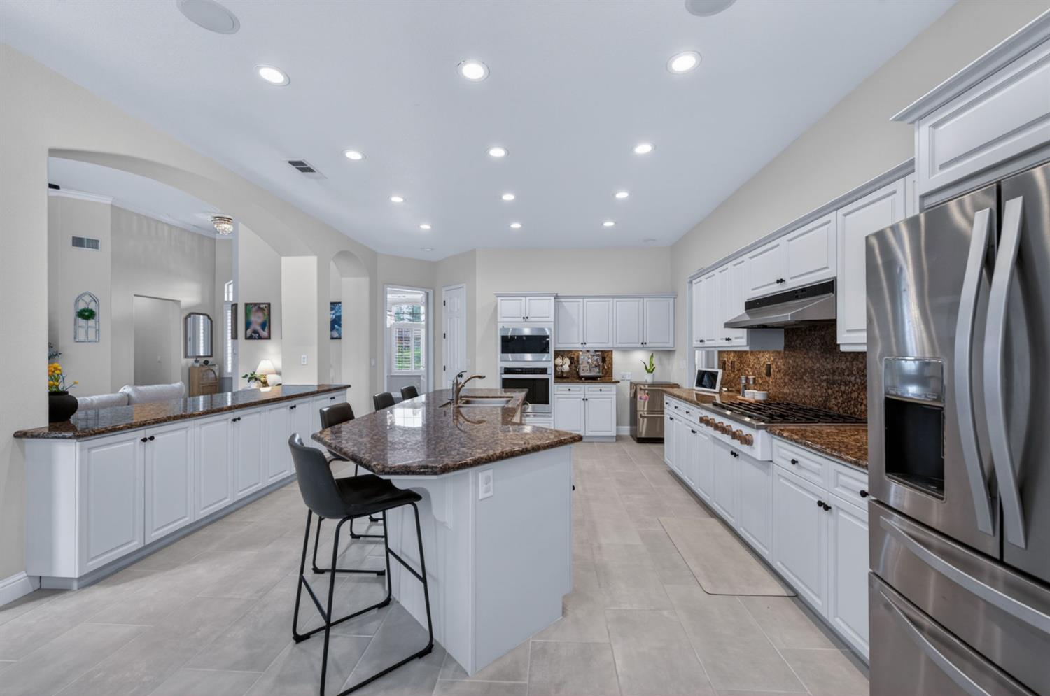 1026 N Cherry Ln, Clovis, CA 93611