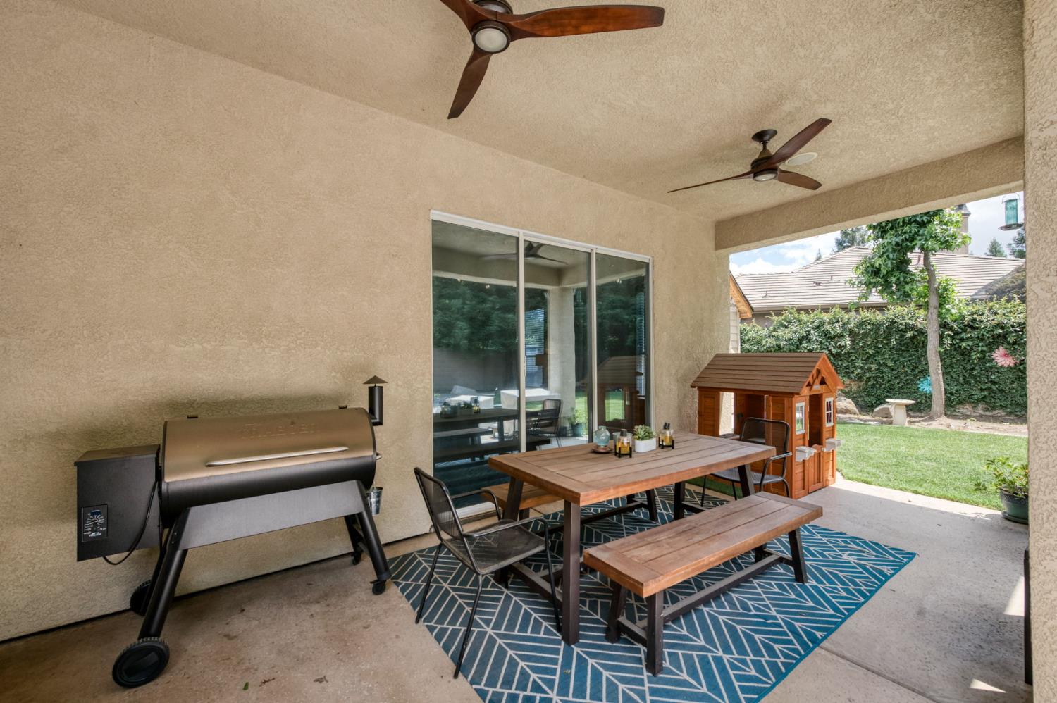 1026 N Cherry Ln, Clovis, CA 93611