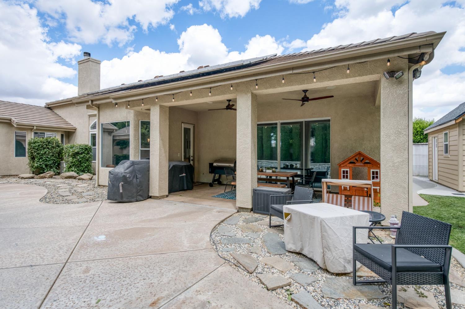 1026 N Cherry Ln, Clovis, CA 93611
