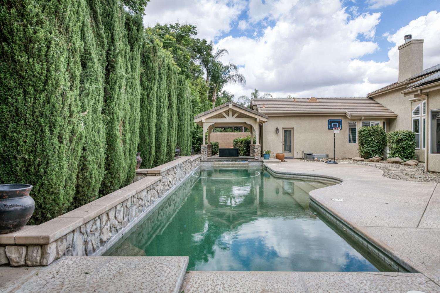 1026 N Cherry Ln, Clovis, CA 93611
