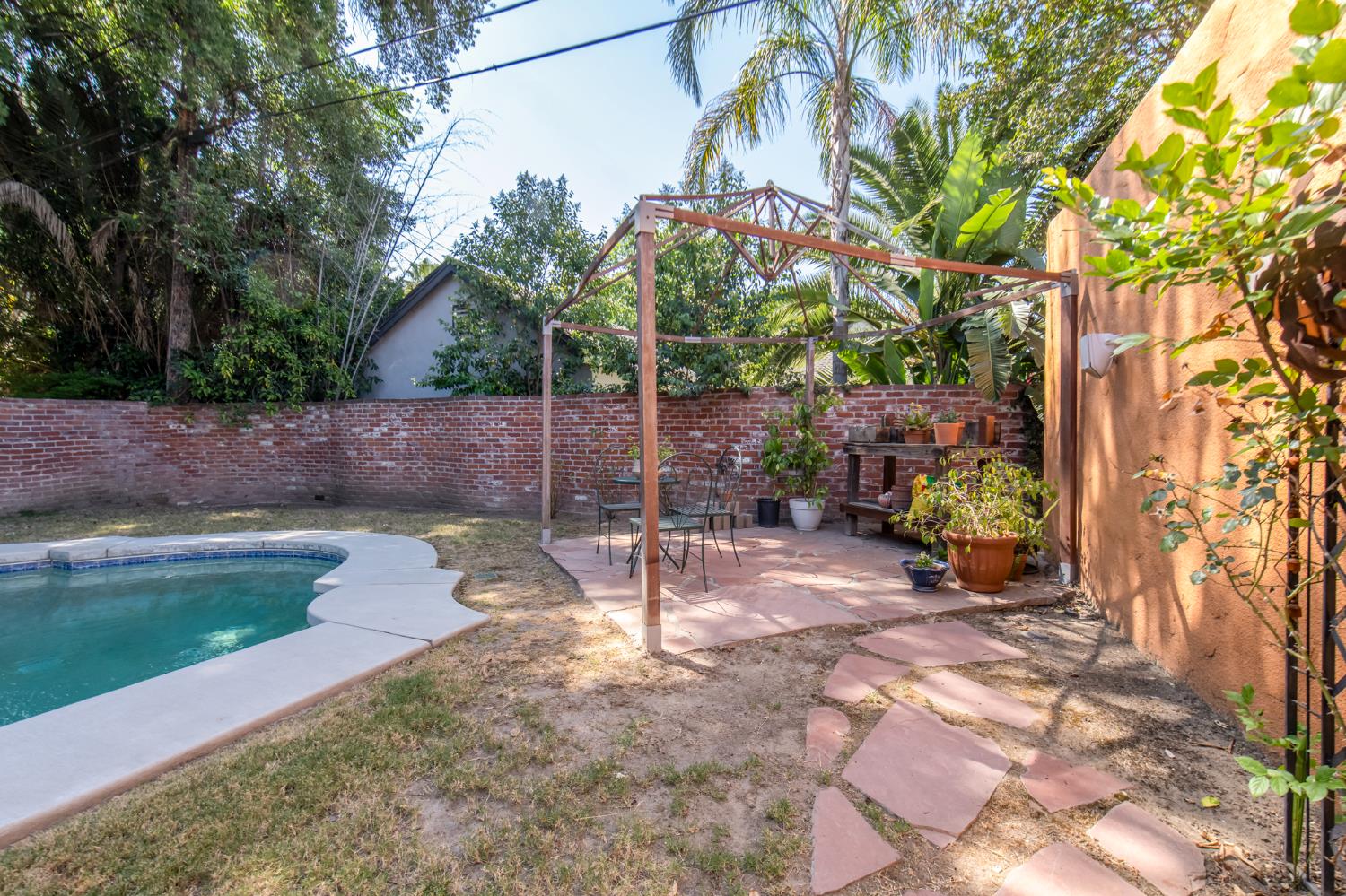 350 E Terrace Ave, Fresno, CA 93704