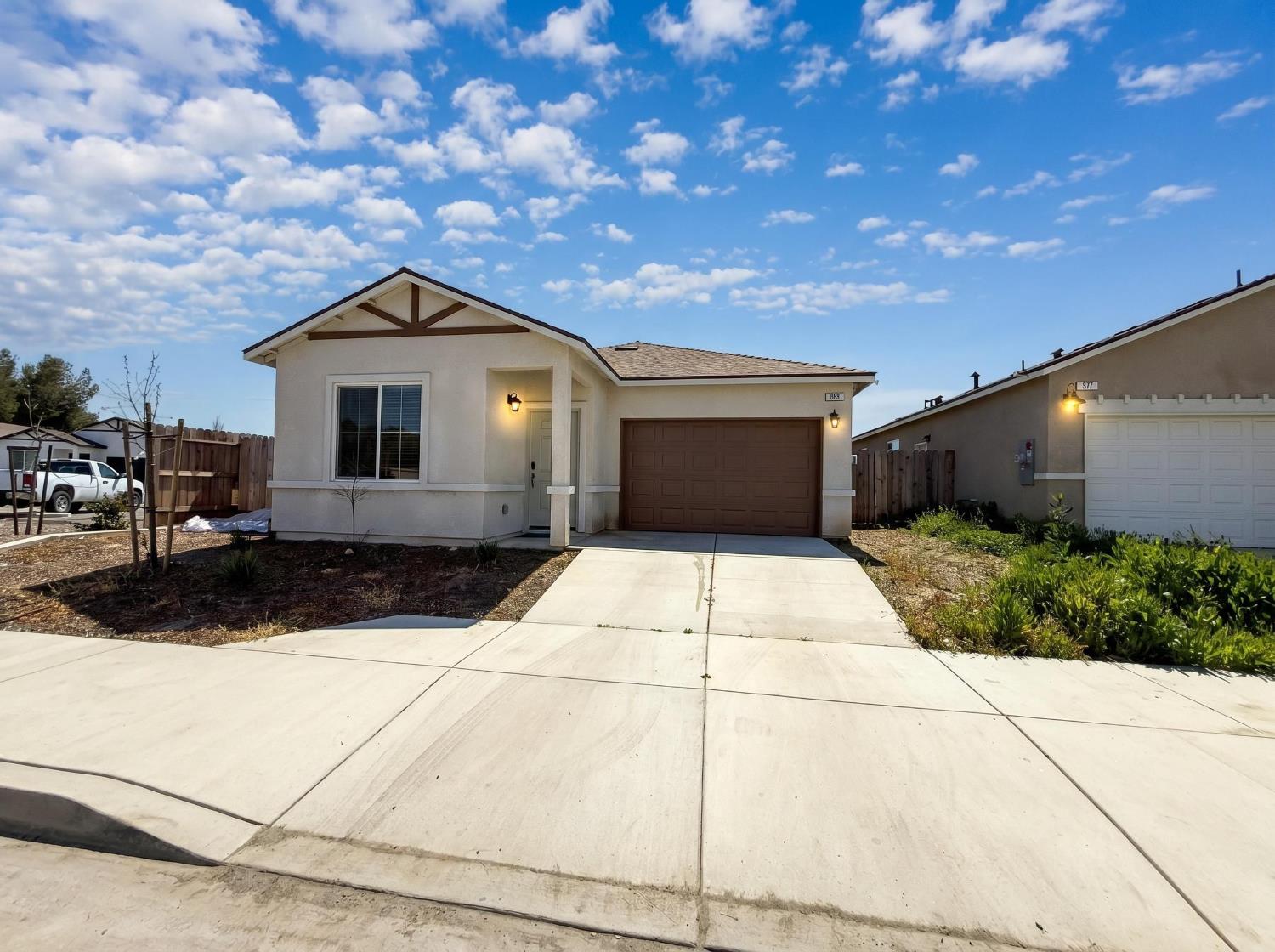 509 Sandtrap Ln, Lemoore, CA 93245