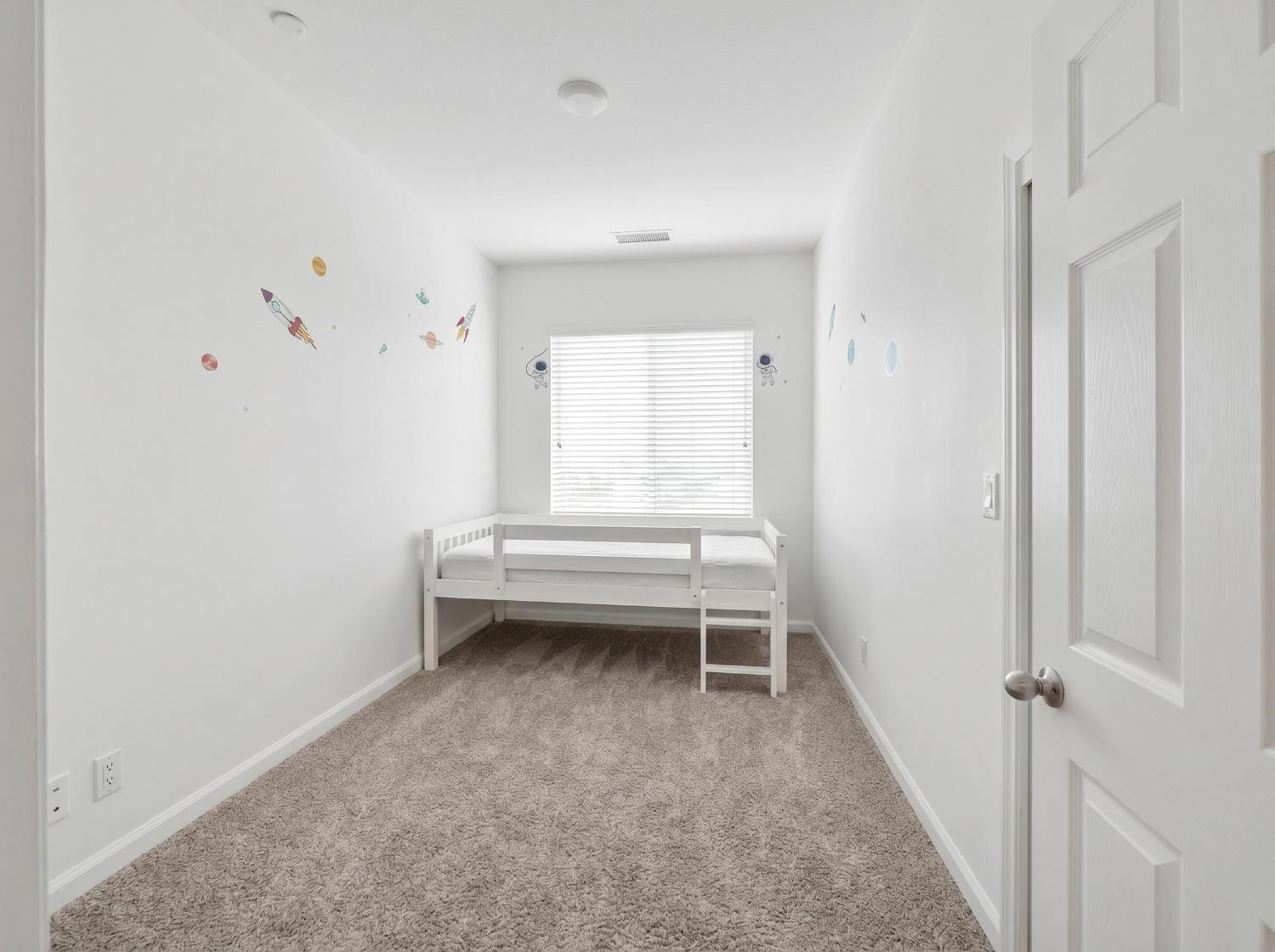 509 Sandtrap Ln, Lemoore, CA 93245