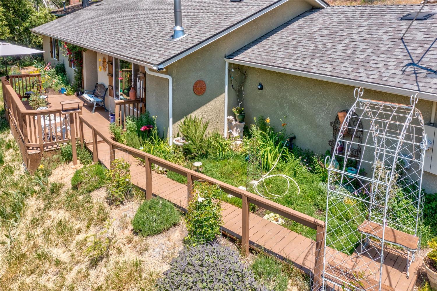 43263 E Sugar Pine Dr, Oakhurst, CA 93644