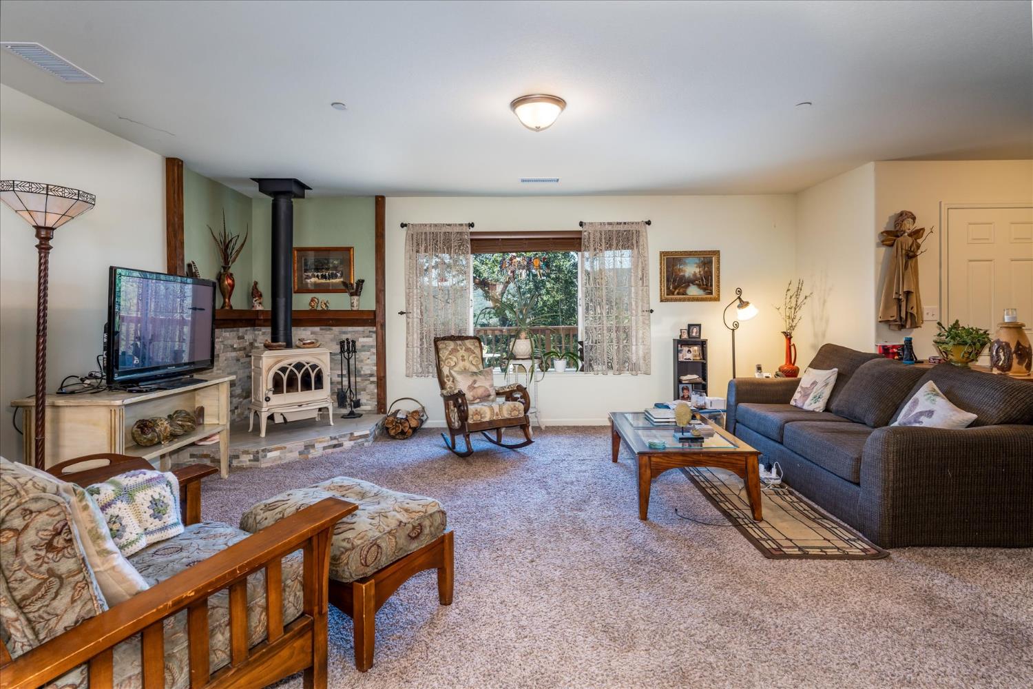 43263 E Sugar Pine Dr, Oakhurst, CA 93644