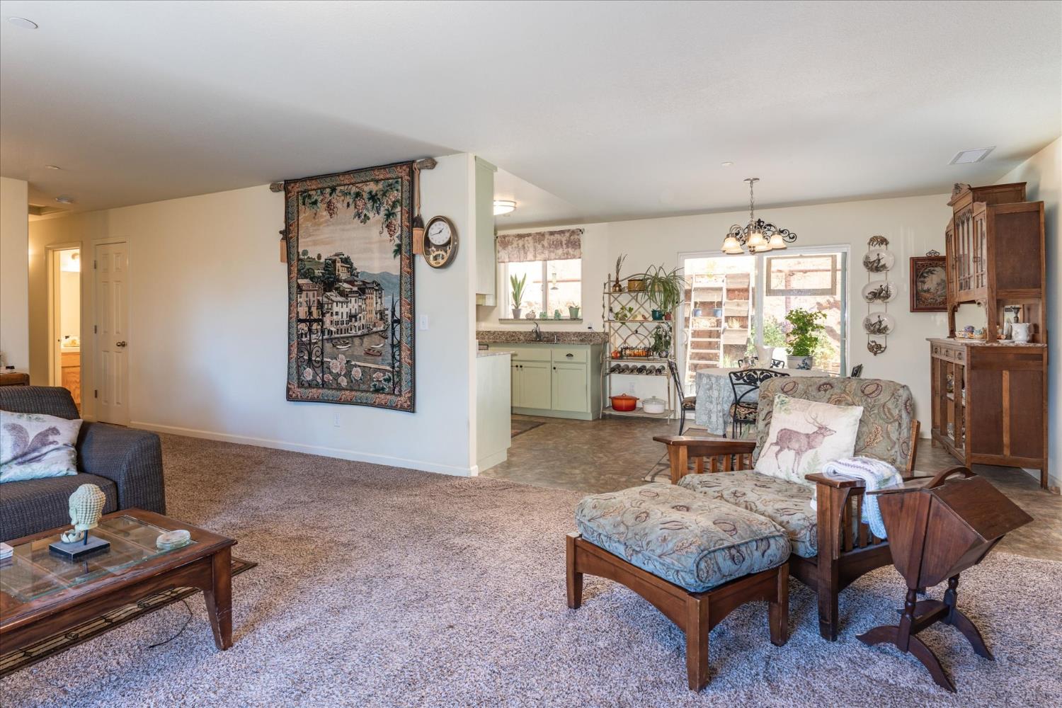 43263 E Sugar Pine Dr, Oakhurst, CA 93644