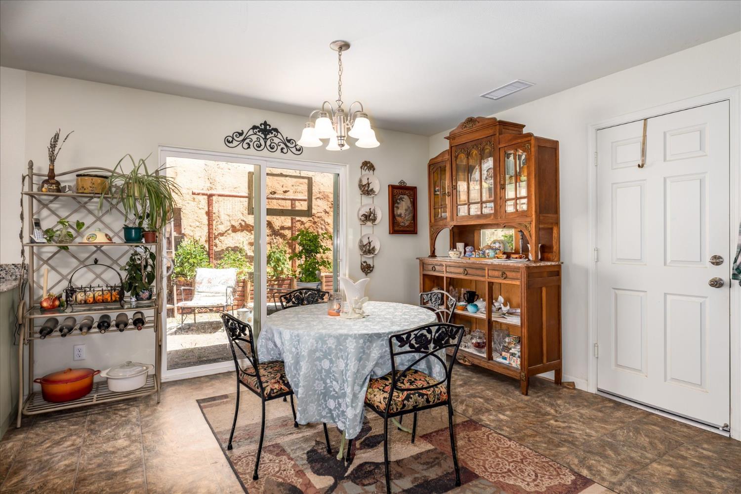 43263 E Sugar Pine Dr, Oakhurst, CA 93644