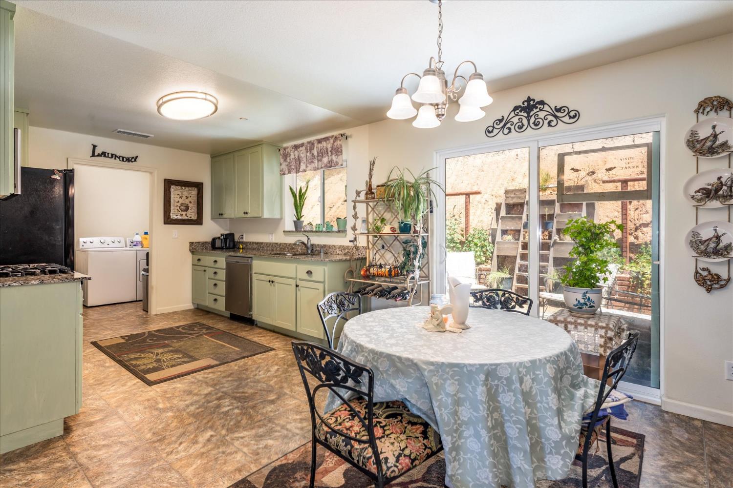 43263 E Sugar Pine Dr, Oakhurst, CA 93644