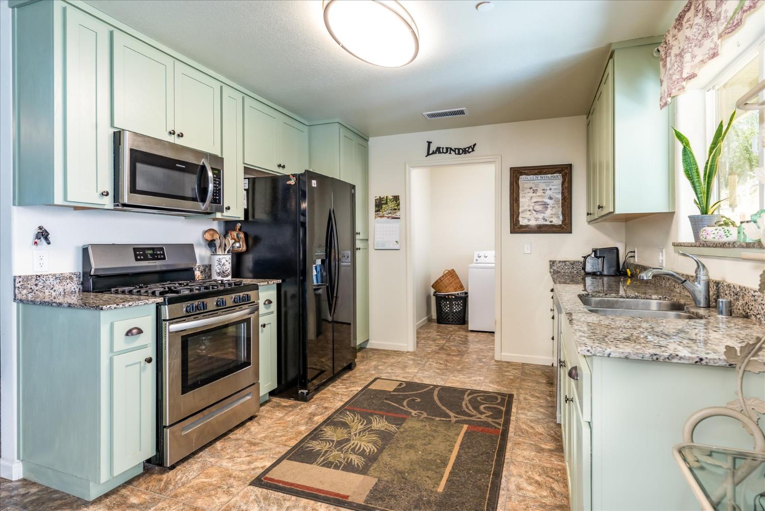 43263 E Sugar Pine Dr, Oakhurst, CA 93644