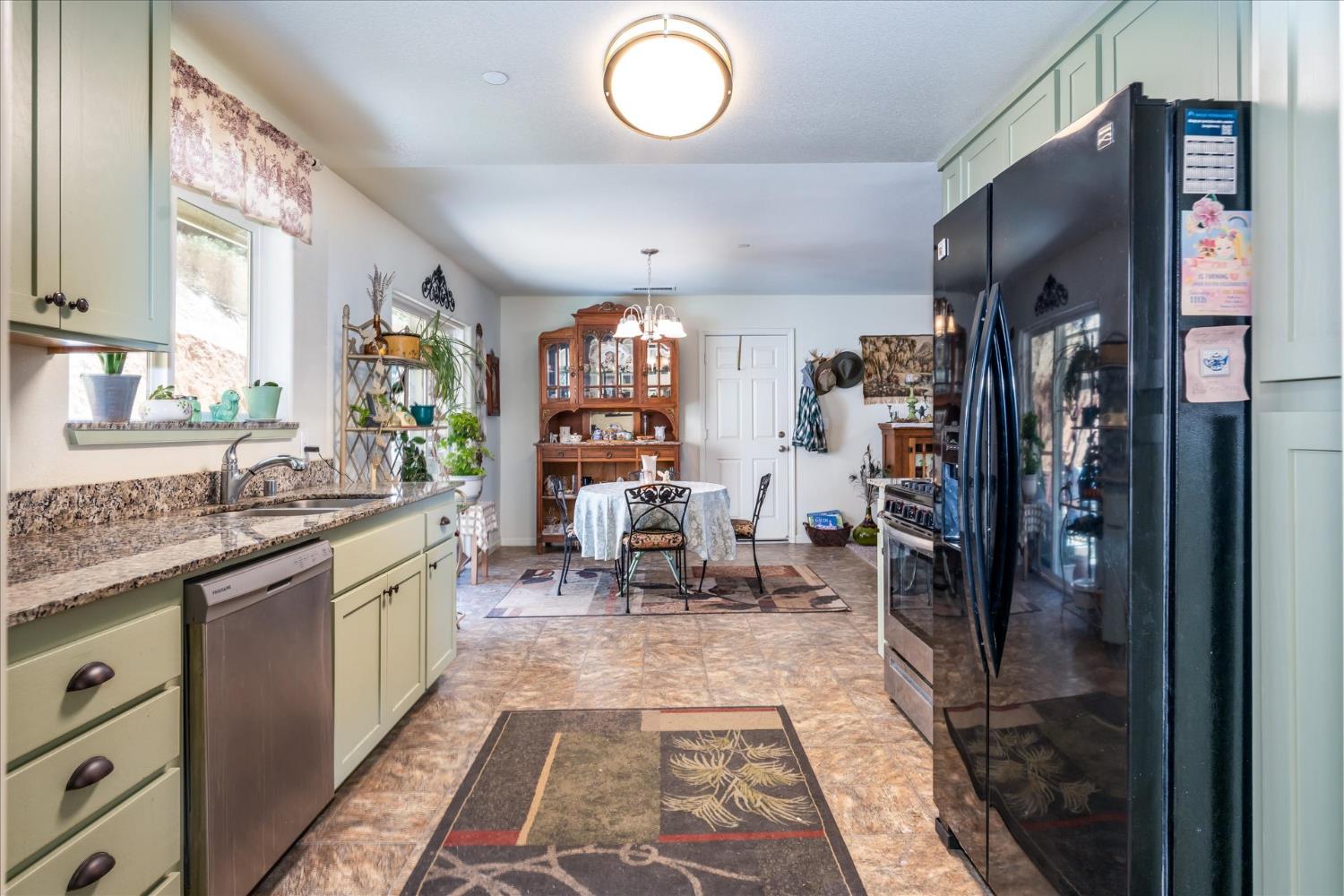 43263 E Sugar Pine Dr, Oakhurst, CA 93644