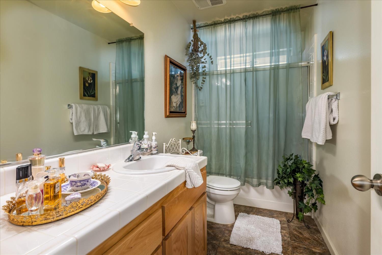 43263 E Sugar Pine Dr, Oakhurst, CA 93644