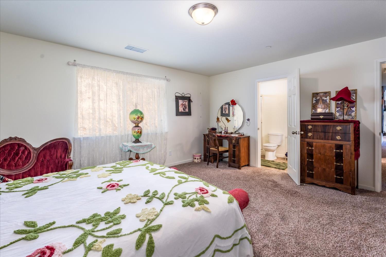 43263 E Sugar Pine Dr, Oakhurst, CA 93644