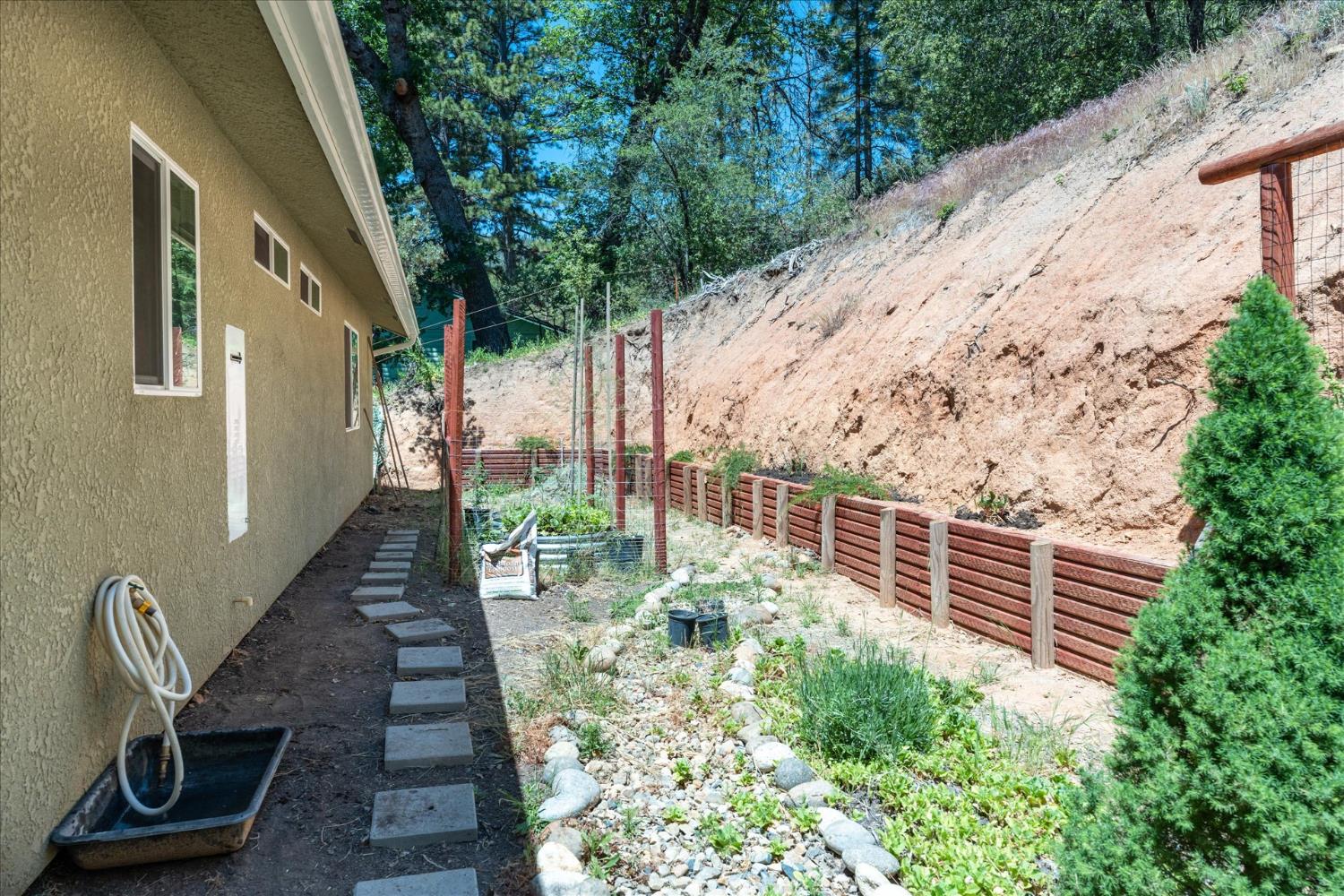 43263 E Sugar Pine Dr, Oakhurst, CA 93644