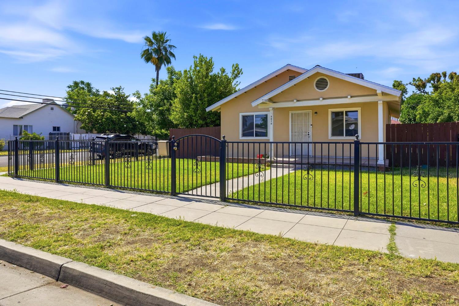 3870 E Nevada Ave, Fresno, CA 93702
