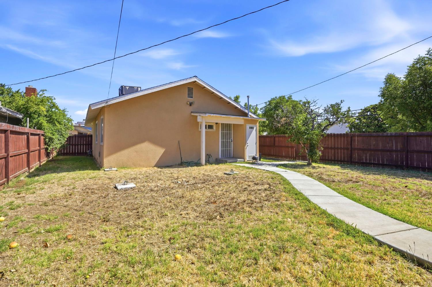 3870 E Nevada Ave, Fresno, CA 93702