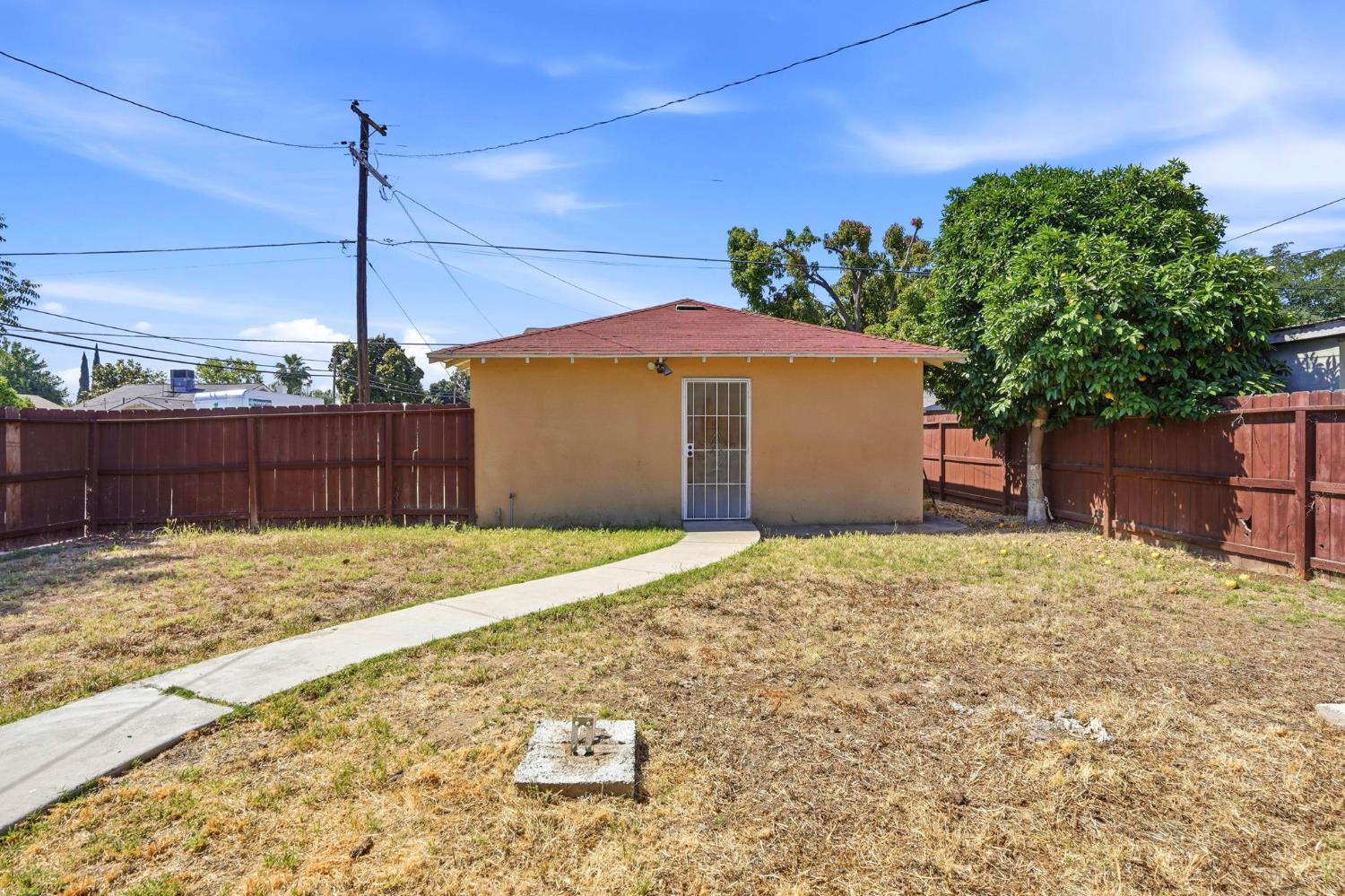 3870 E Nevada Ave, Fresno, CA 93702