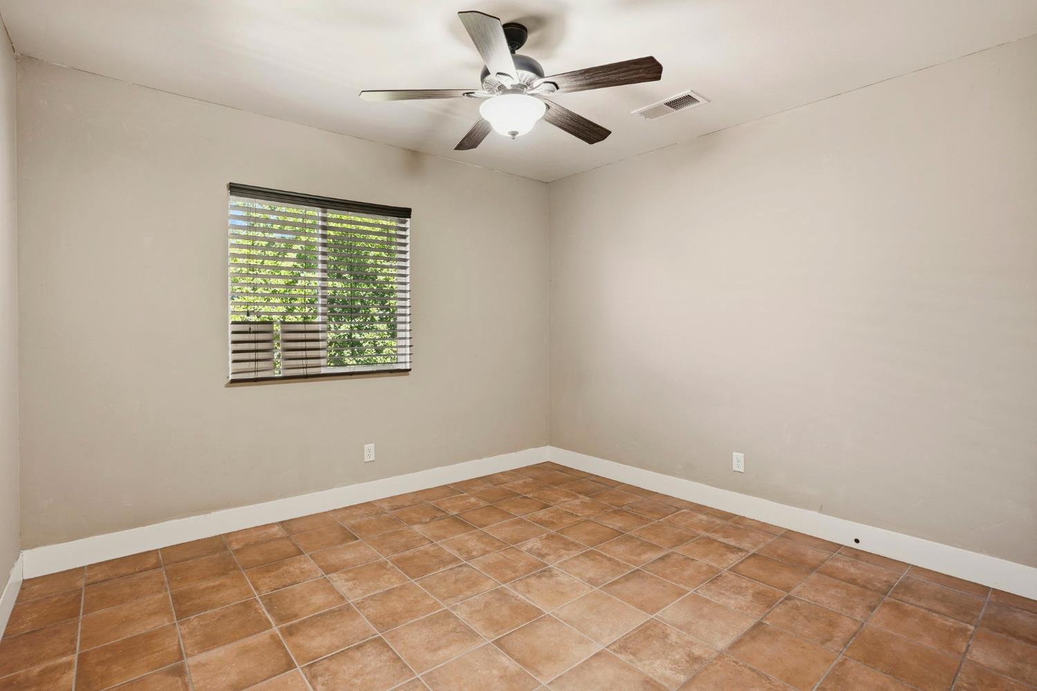 3870 E Nevada Ave, Fresno, CA 93702