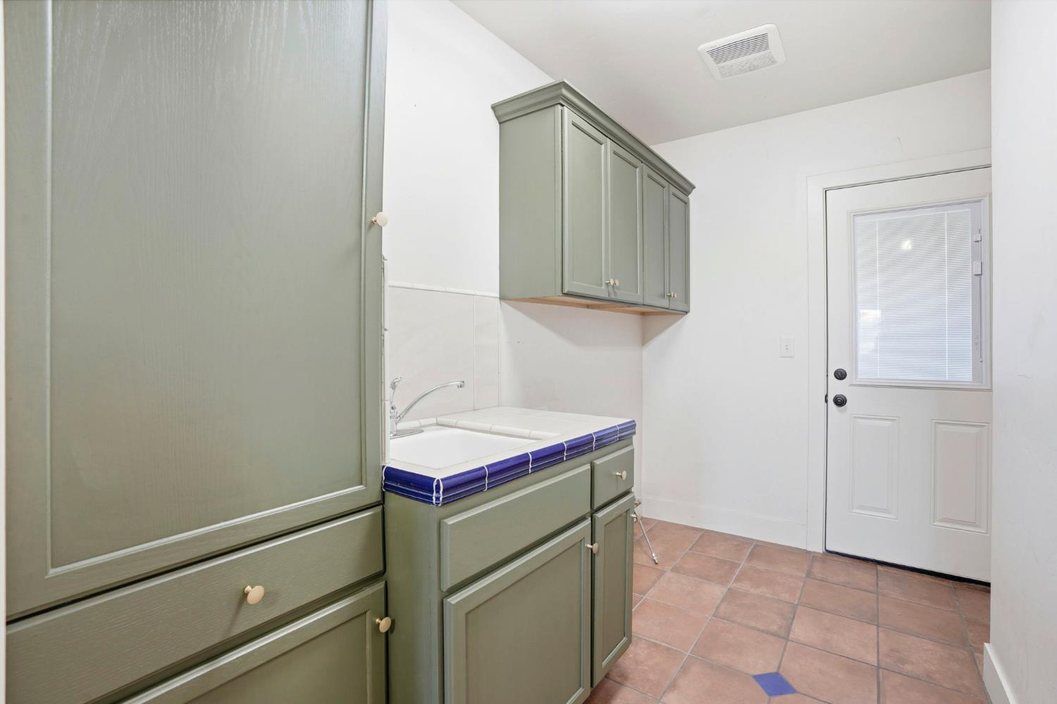 3870 E Nevada Ave, Fresno, CA 93702