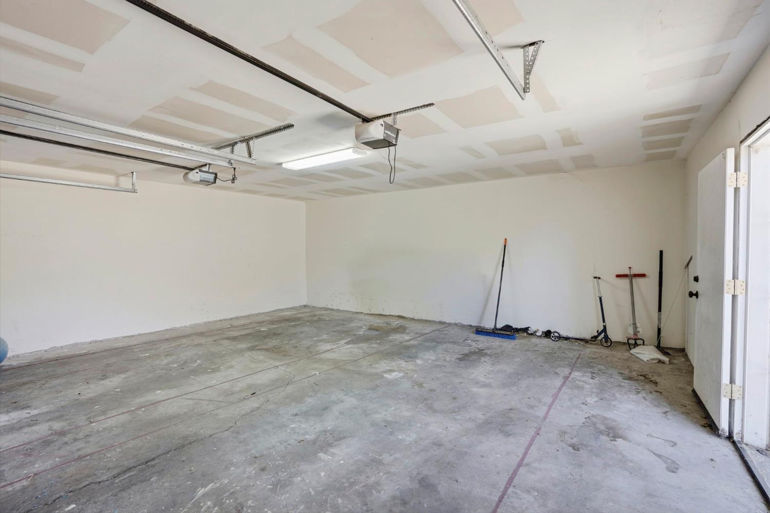 3870 E Nevada Ave, Fresno, CA 93702