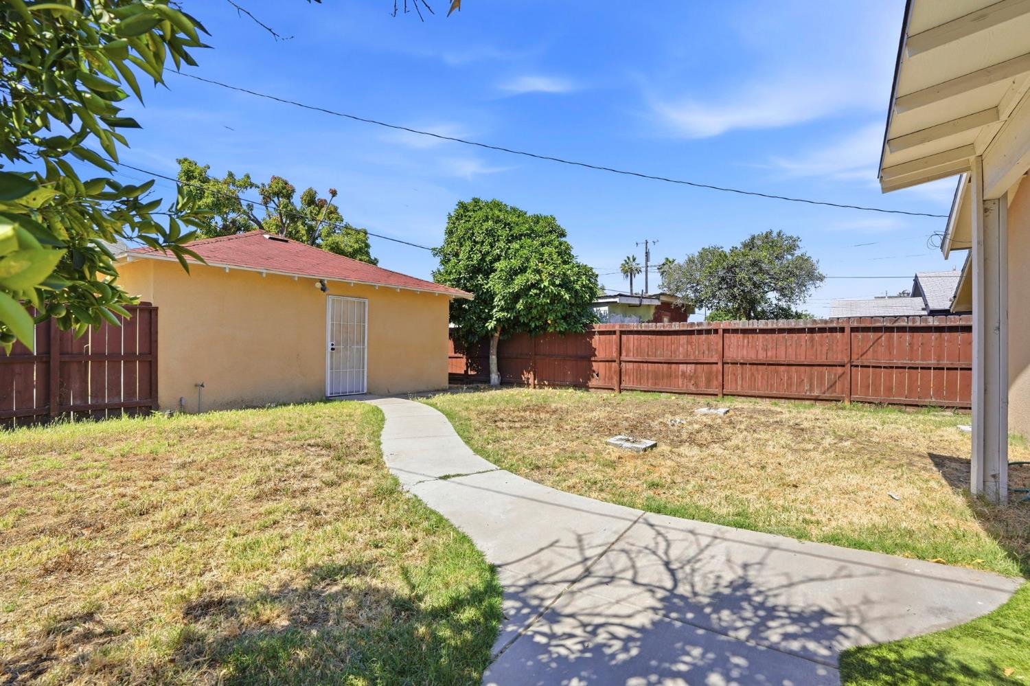 3870 E Nevada Ave, Fresno, CA 93702