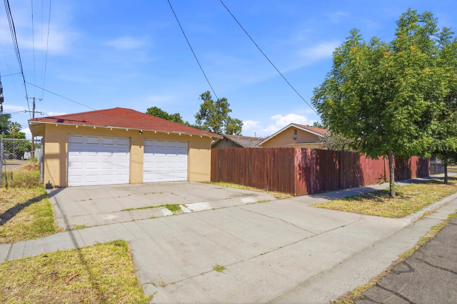 3870 E Nevada Ave, Fresno, CA 93702