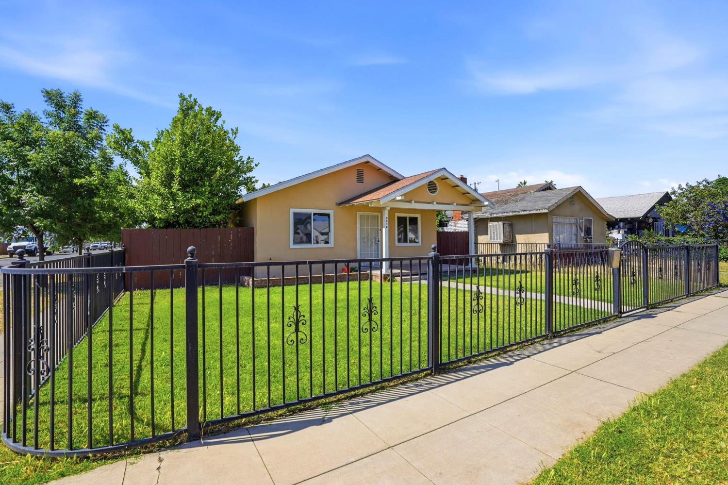 3870 E Nevada Ave, Fresno, CA 93702