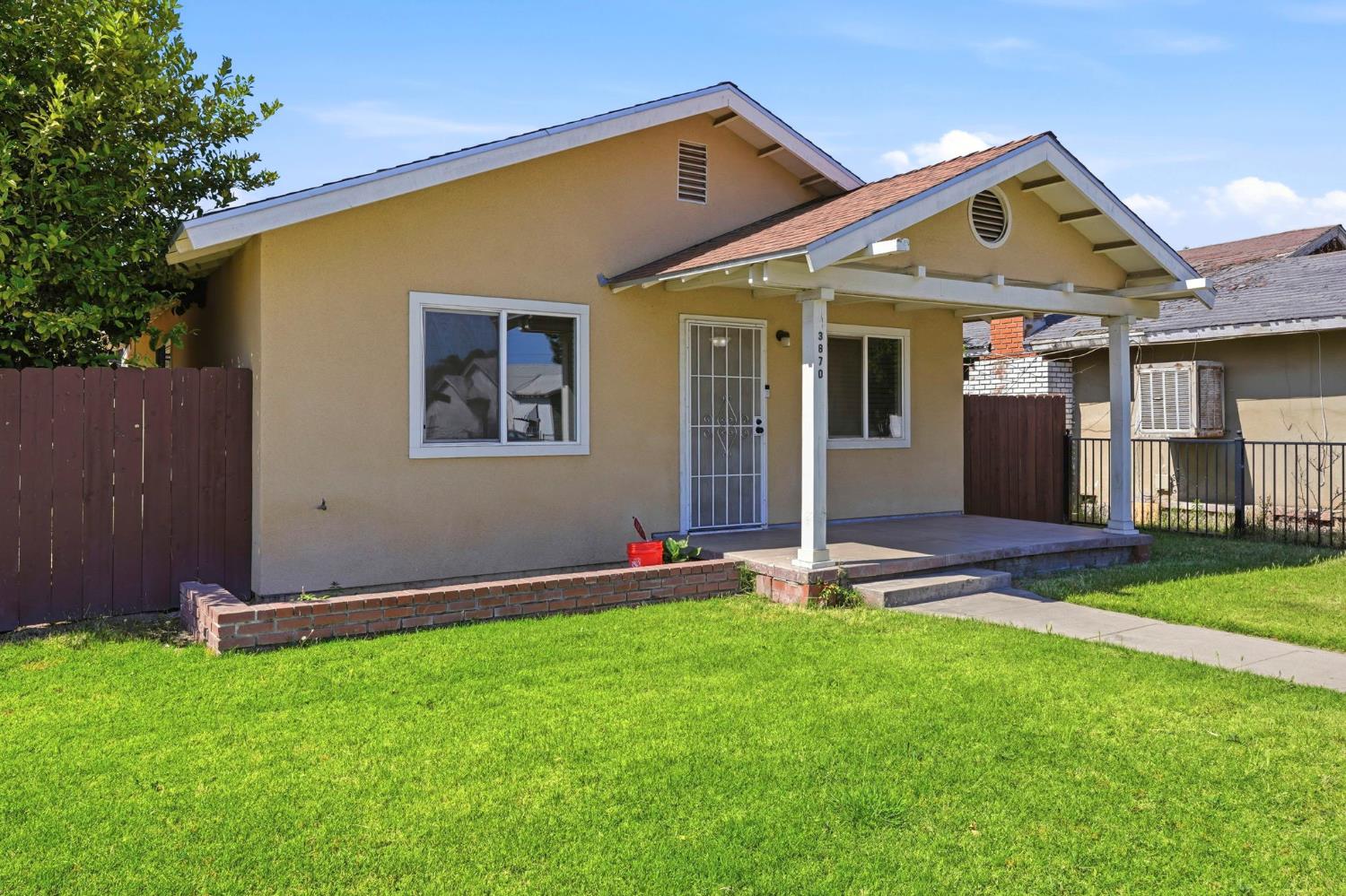 3870 E Nevada Ave, Fresno, CA 93702