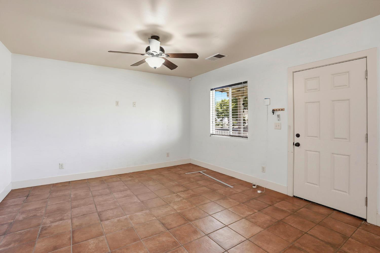 3870 E Nevada Ave, Fresno, CA 93702