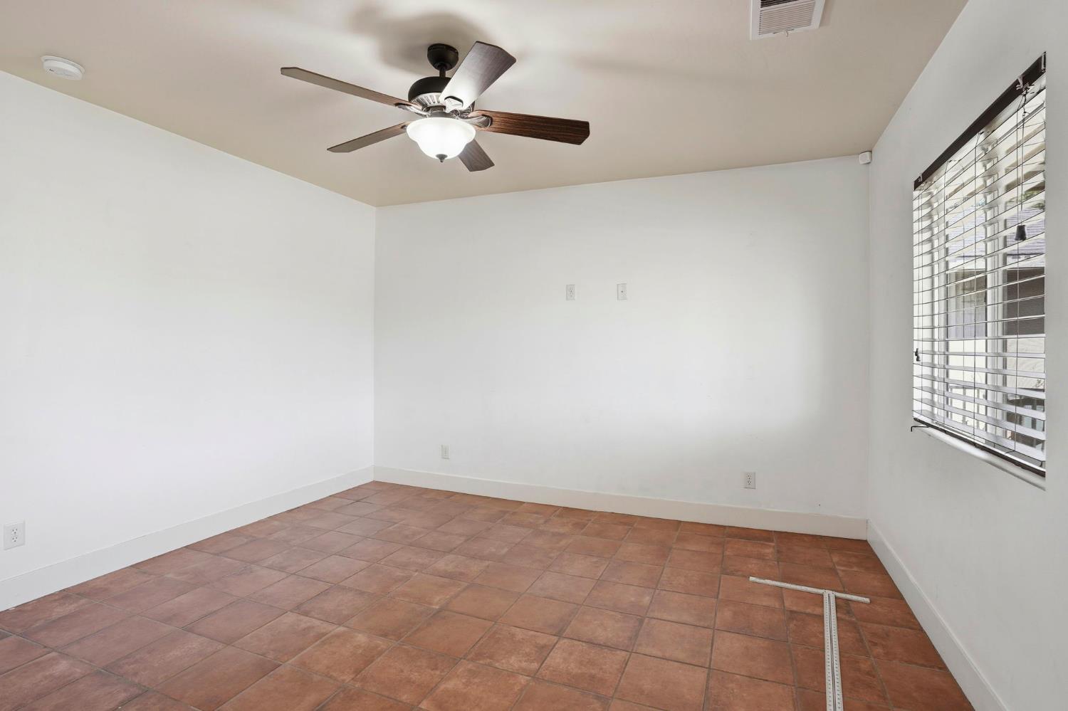 3870 E Nevada Ave, Fresno, CA 93702