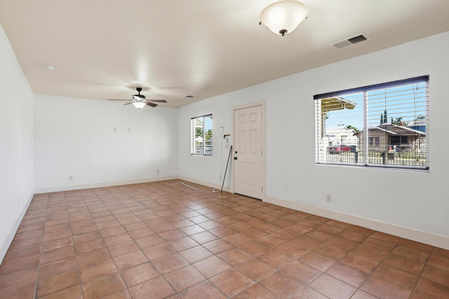3870 E Nevada Ave, Fresno, CA 93702