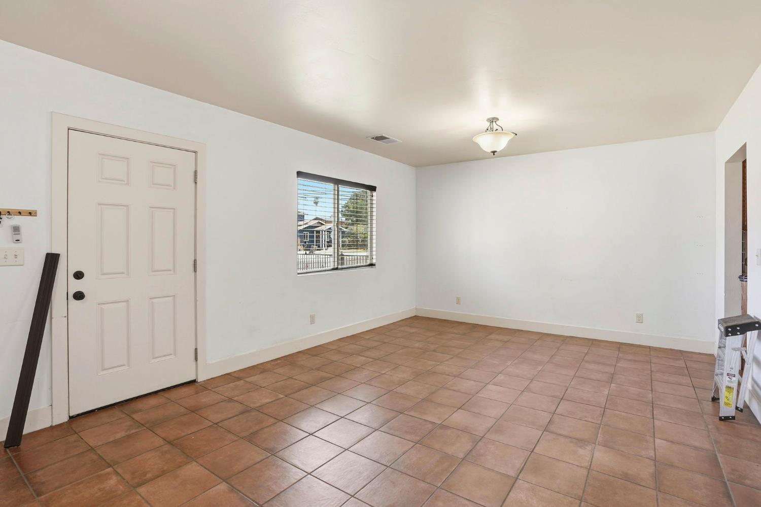 3870 E Nevada Ave, Fresno, CA 93702