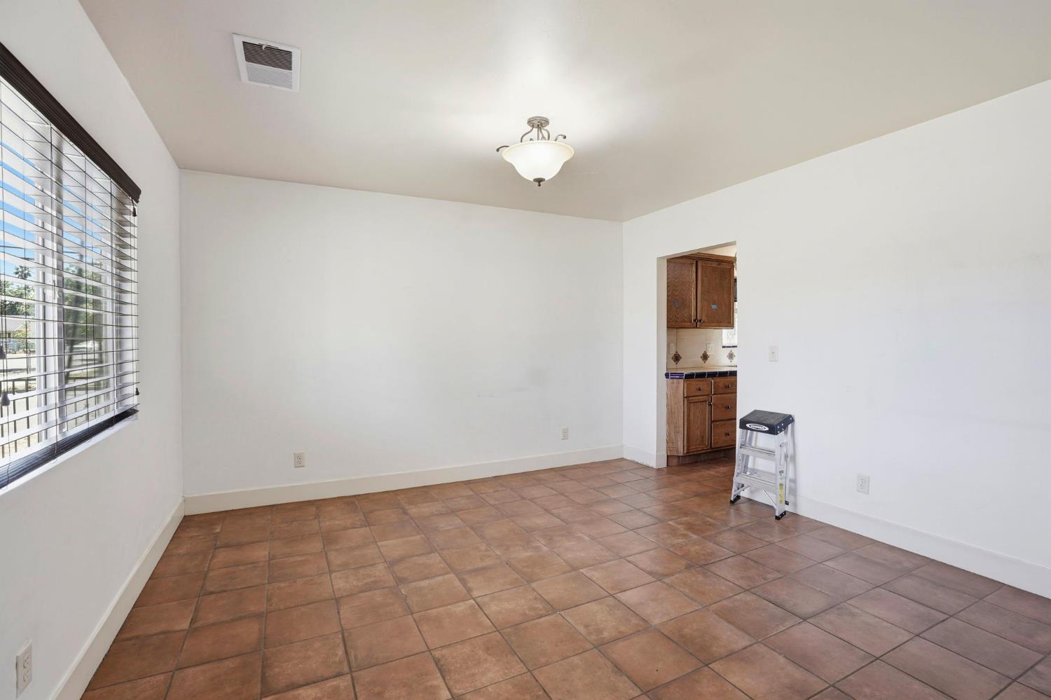 3870 E Nevada Ave, Fresno, CA 93702