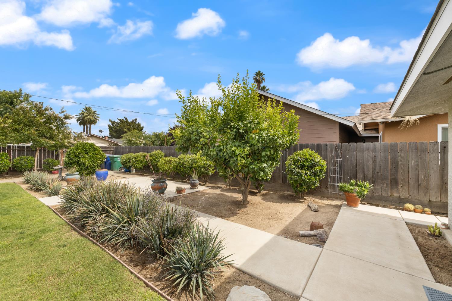 1438 S Church Ave, Reedley, CA 93654