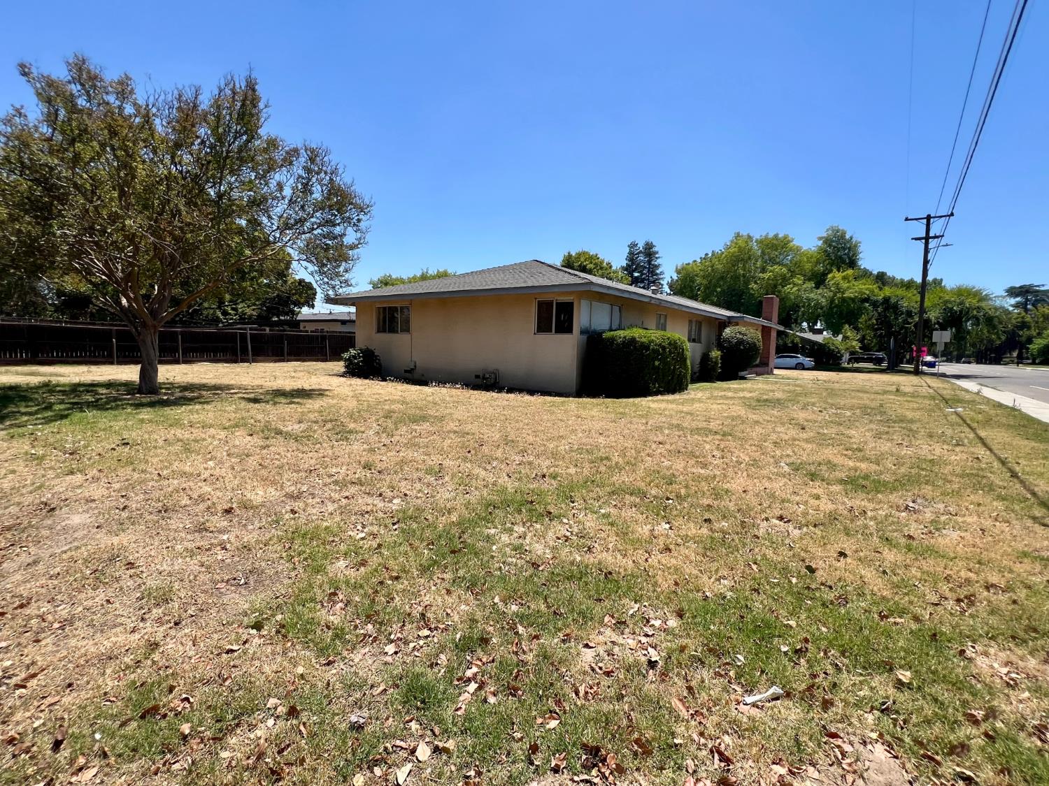 2300 14th, Kingsburg, CA 93631