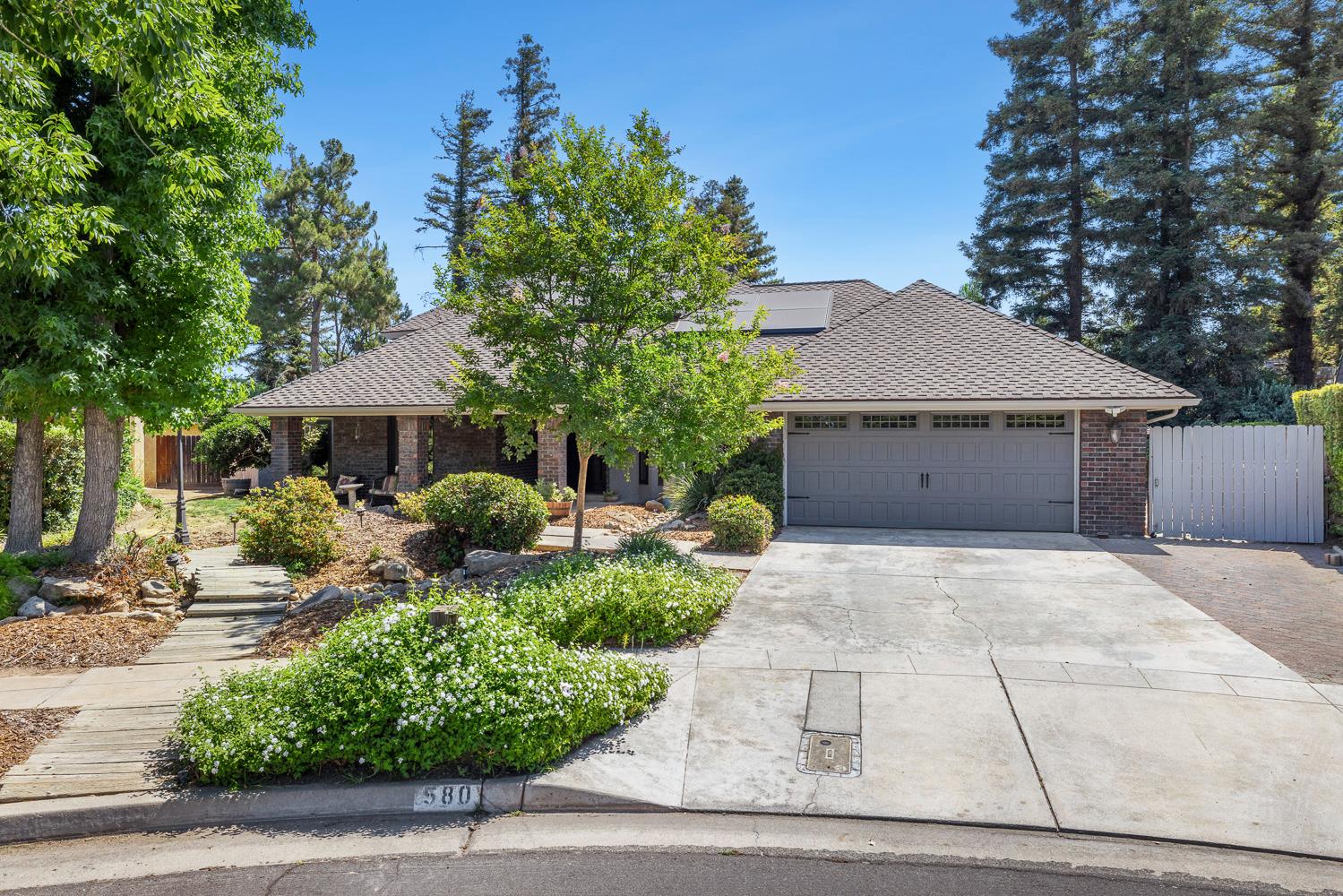 580 E Salem Ave, Fresno, CA 93720
