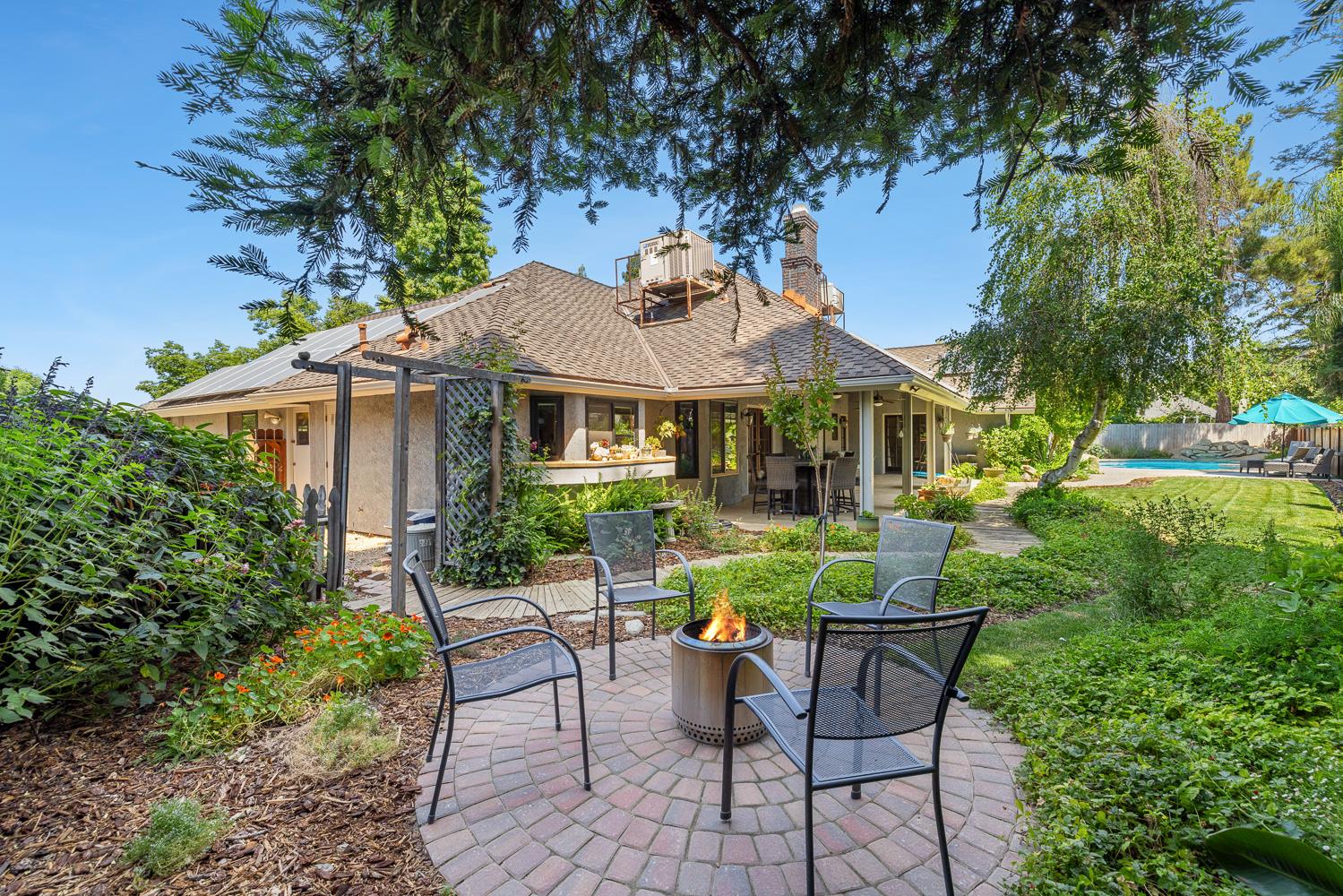 580 E Salem Ave, Fresno, CA 93720