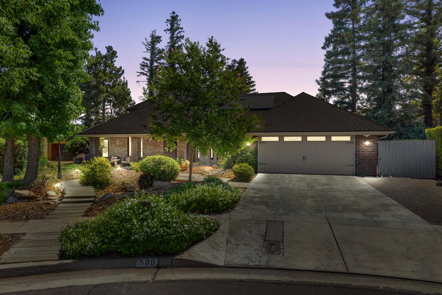 580 E Salem Ave, Fresno, CA 93720