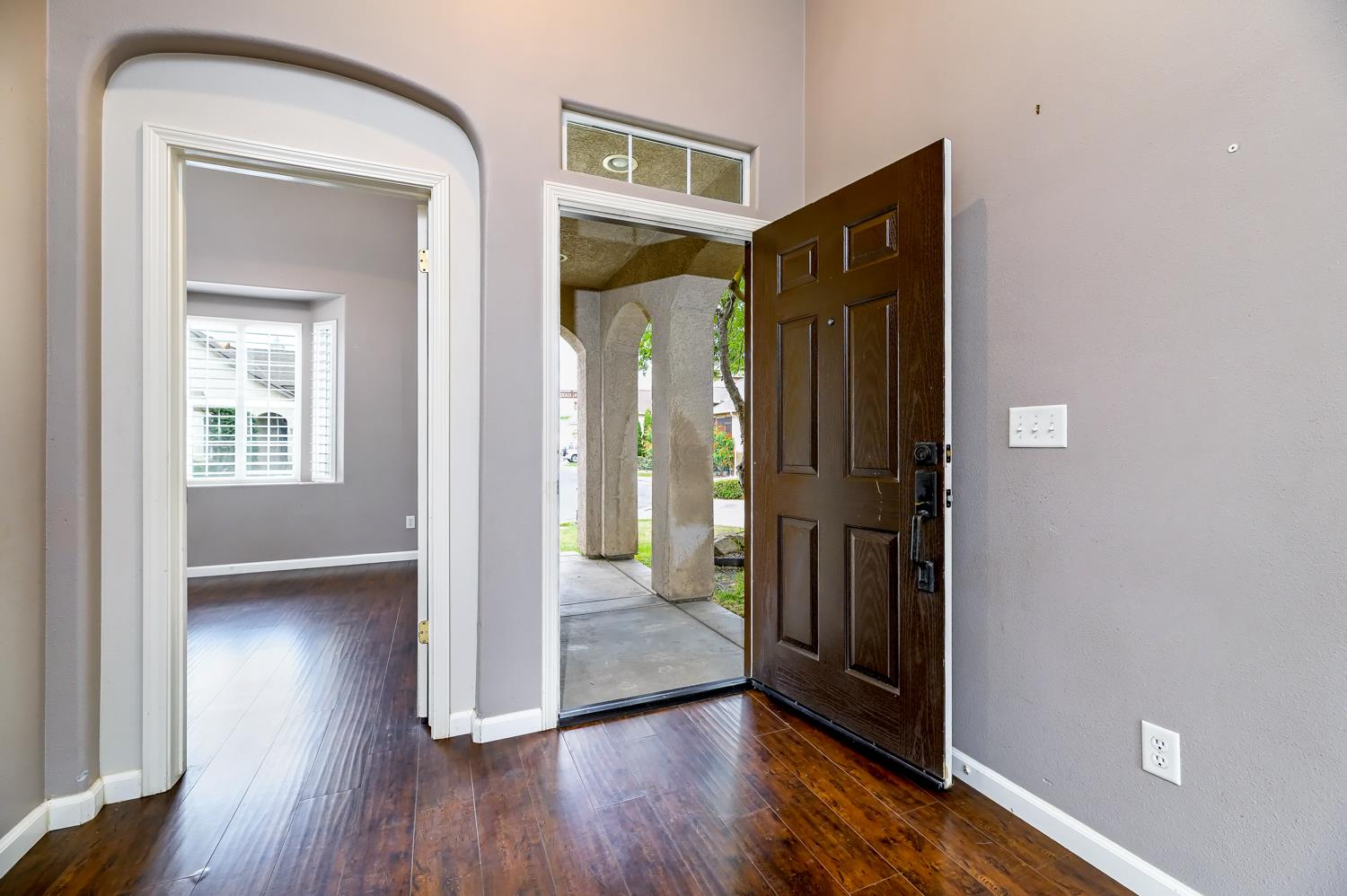 793 W Bordeaux Ln, Clovis, CA 93619