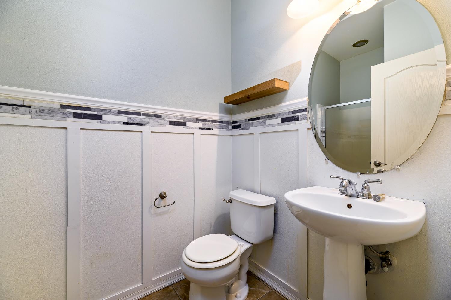 793 W Bordeaux Ln, Clovis, CA 93619