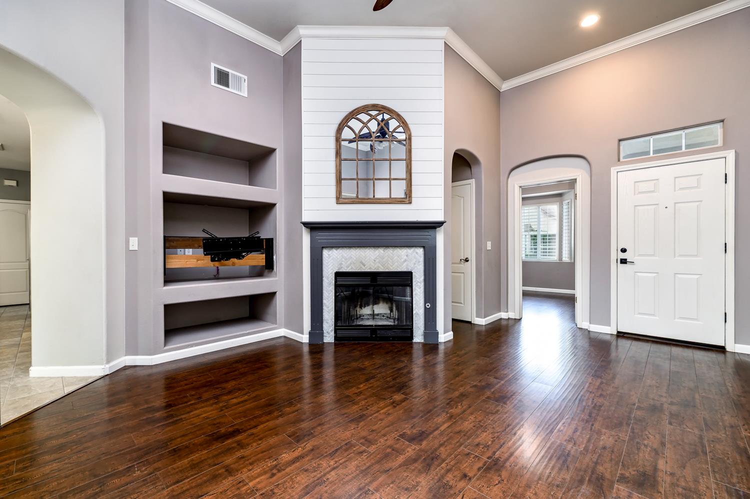 793 W Bordeaux Ln, Clovis, CA 93619
