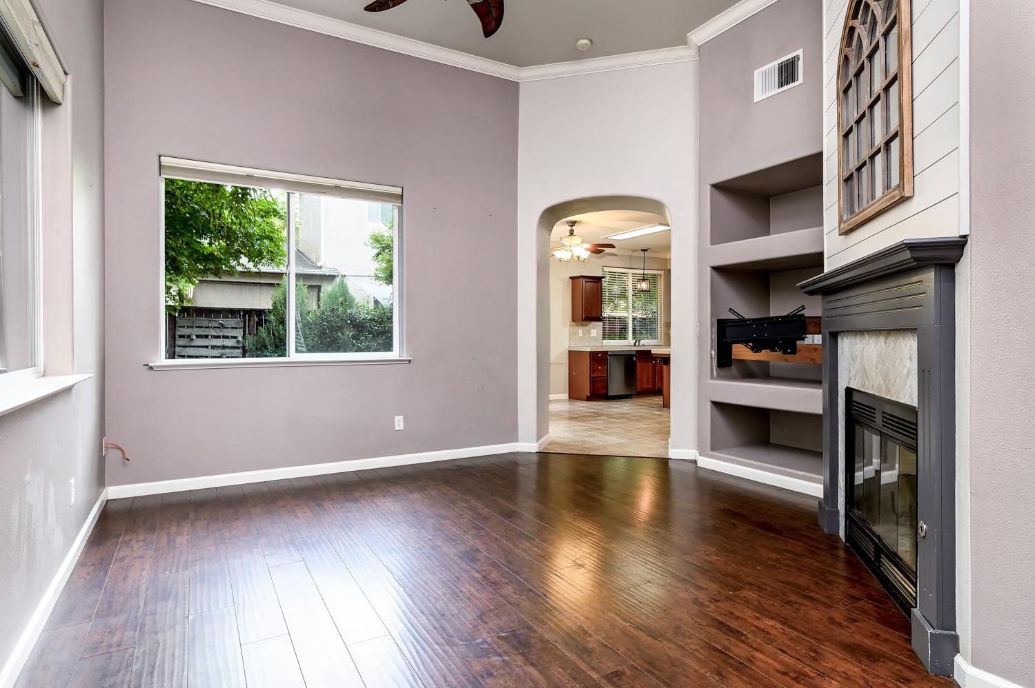 793 W Bordeaux Ln, Clovis, CA 93619