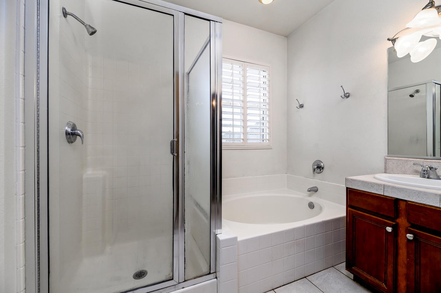 793 W Bordeaux Ln, Clovis, CA 93619