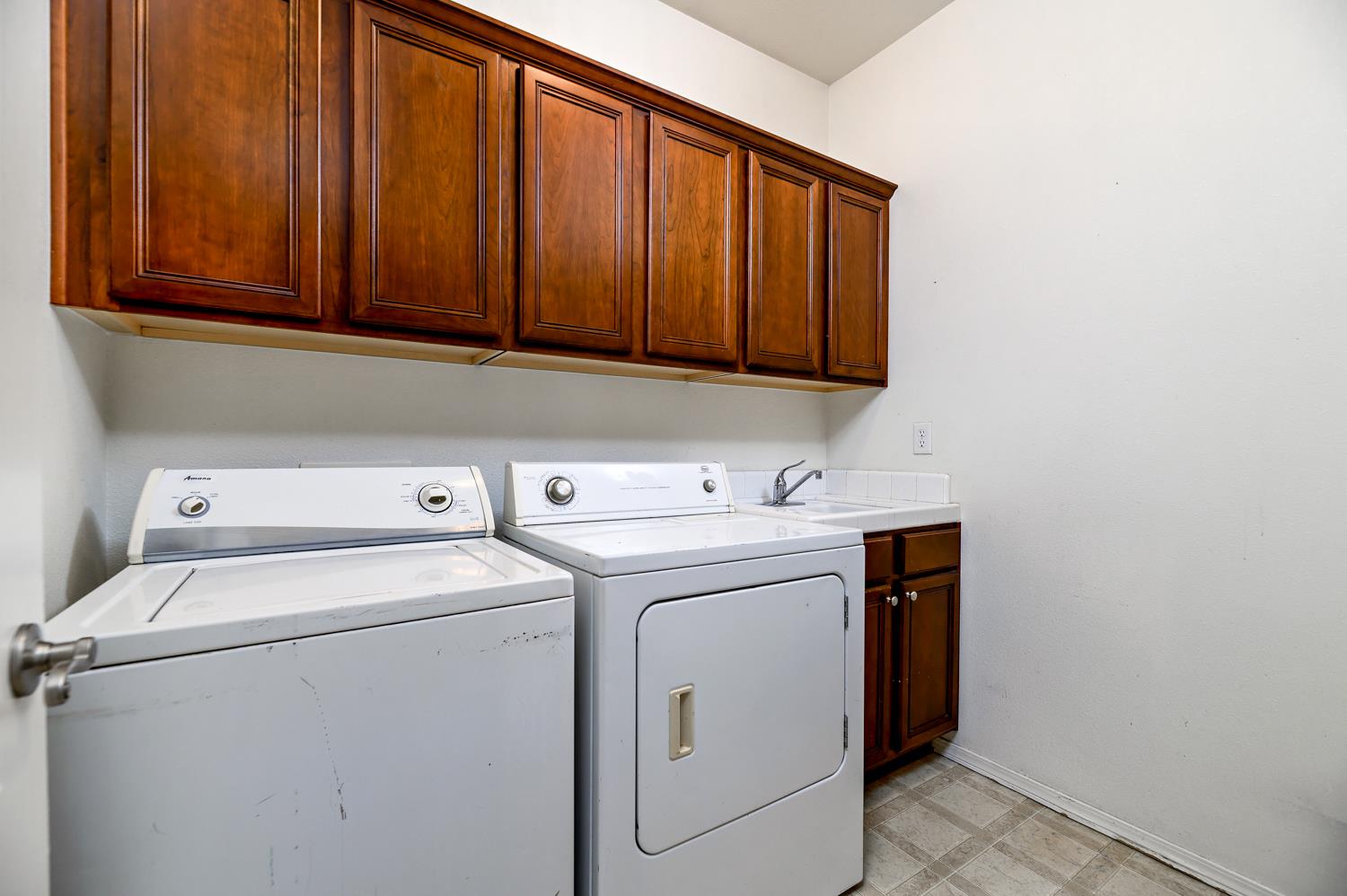 793 W Bordeaux Ln, Clovis, CA 93619