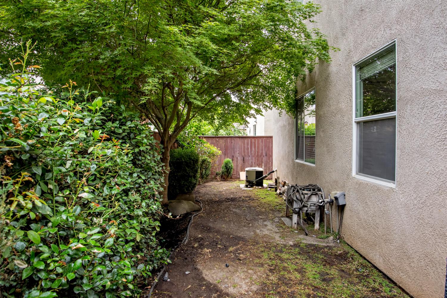 793 W Bordeaux Ln, Clovis, CA 93619